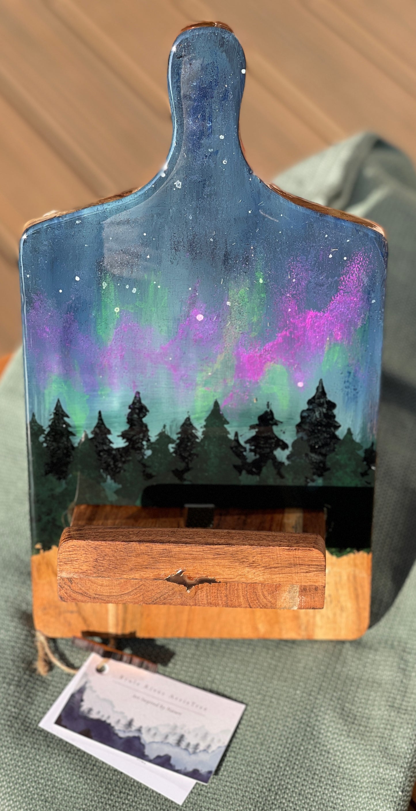 Northern Lights Tablet Stand